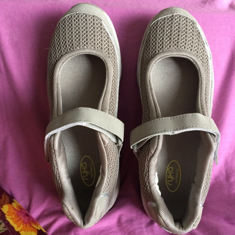 Ryka walking shoes. 9.5w